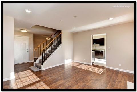 2401 Dickens Dr, Aurora, IL 60503 photo 4