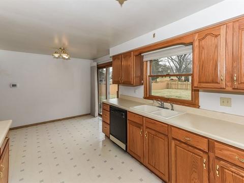 914 Scott Dr, Elgin, IL 60123 photo 7
