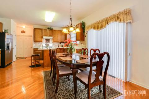 1019 Biltmore Dr, Elgin, IL 60120 photo 8