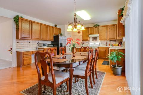 1019 Biltmore Dr, Elgin, IL 60120 photo 10