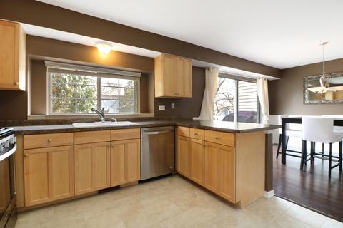 243 Half Moon Cir, Aurora, IL 60504 photo 6