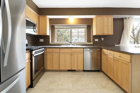 243 Half Moon Cir, Aurora, IL 60504 photo 9