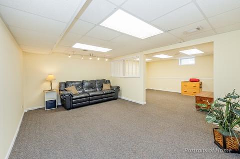 910 N Cross St, Wheaton, IL 60187 photo 11