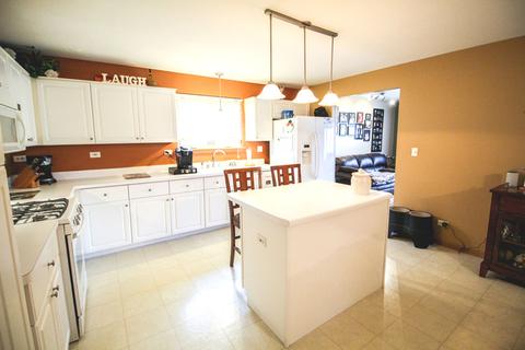 2115 Olde Mill Rd, Plainfield, IL 60586 photo 5