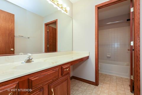 435 Ginger Ln, Elgin, IL 60120 photo 17