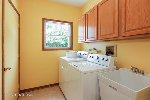 435 Ginger Ln, Elgin, IL 60120 photo 18