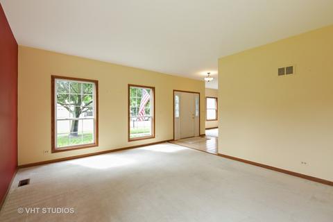 435 Ginger Ln, Elgin, IL 60120 photo 2