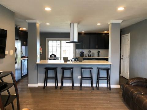1880 Ashley Rd, Hoffman Estates, IL 60169 photo 2