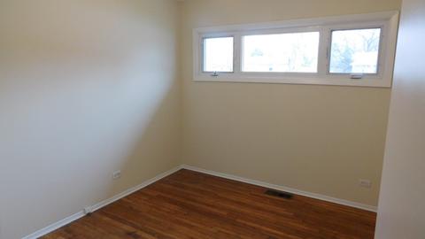 686 Illinois Blvd, Hoffman Estates, IL 60169 photo 8