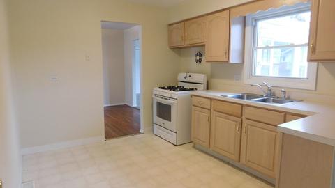 686 Illinois Blvd, Hoffman Estates, IL 60169 photo 6