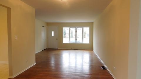 686 Illinois Blvd, Hoffman Estates, IL 60169 photo 5