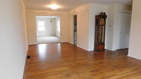 686 Illinois Blvd, Hoffman Estates, IL 60169 photo 4