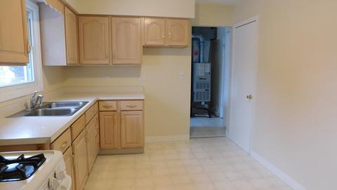 686 Illinois Blvd, Hoffman Estates, IL 60169 photo 7