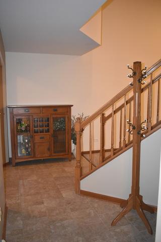 1669 Carmel Ct, Hoffman Estates, IL 60169 photo 3