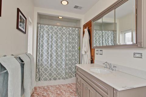 1358 E Algonquin Rd, Des Plaines, IL 60016 photo 20