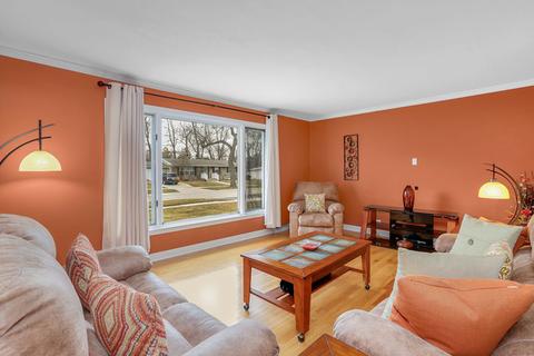 624 E Macarthur Dr, Palatine, IL 60074 photo 2