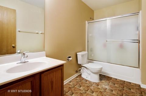 1677 Montclair Dr, Elgin, IL 60123 photo 14
