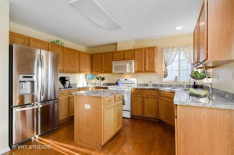 1677 Montclair Dr, Elgin, IL 60123 photo 4