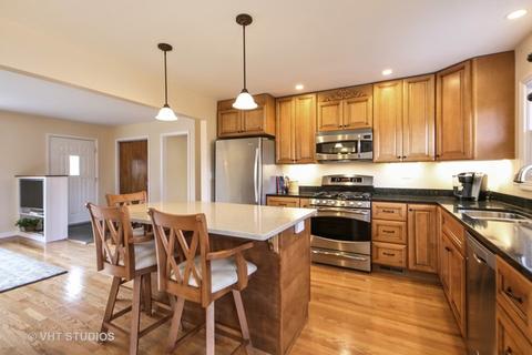 1710 Howard Ct, Wheaton, IL 60187 photo 4
