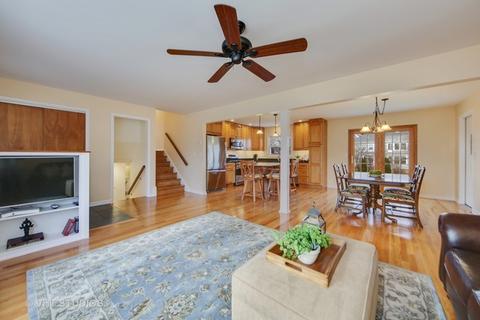 1710 Howard Ct, Wheaton, IL 60187 photo 3