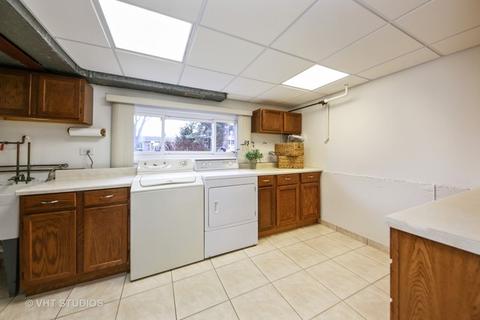1710 Howard Ct, Wheaton, IL 60187 photo 14