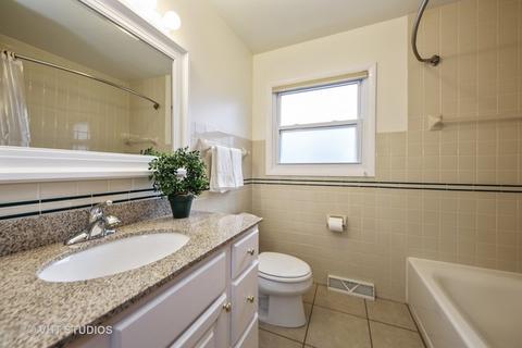 1710 Howard Ct, Wheaton, IL 60187 photo 12