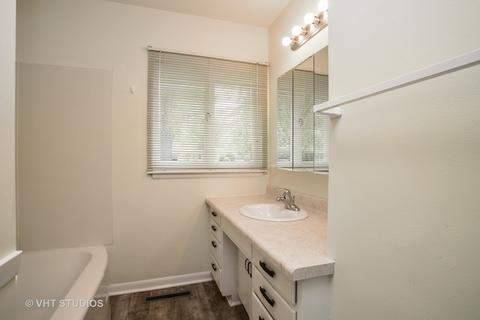 3912 Grove Ave, Mchenry, IL 60050 photo 9