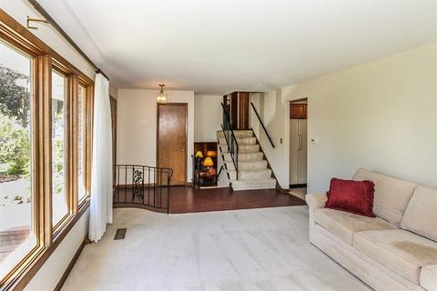 1835 Plainfield Dr, Des Plaines, IL 60018 photo 4