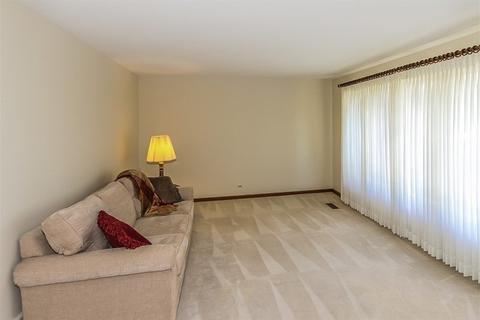 1835 Plainfield Dr, Des Plaines, IL 60018 photo 3