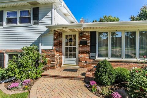 1835 Plainfield Dr, Des Plaines, IL 60018 photo 2