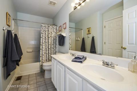 1680 Sienna Ct, Wheeling, IL 60090 photo 8