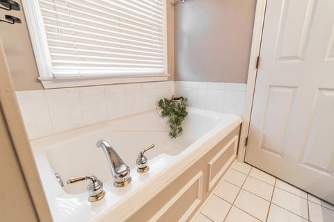 146 Devonshire Dr, Dekalb, IL 60115 photo 18