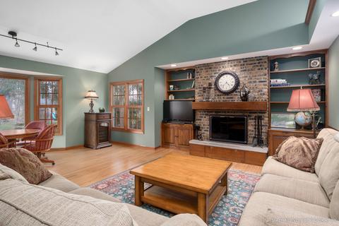 26 W155 Tomahawk Dr, Wheaton, IL 60189 photo 4