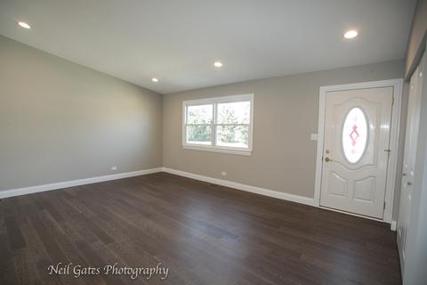 4431 Olmstead Dr, Hoffman Estates, IL 60192 photo 3