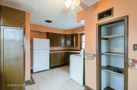 422 Saint Charles St, Elgin, IL 60120 photo 4