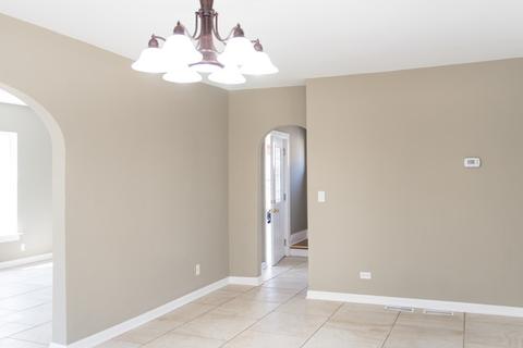 834 S 4th St, Aurora, IL 60505 photo 4