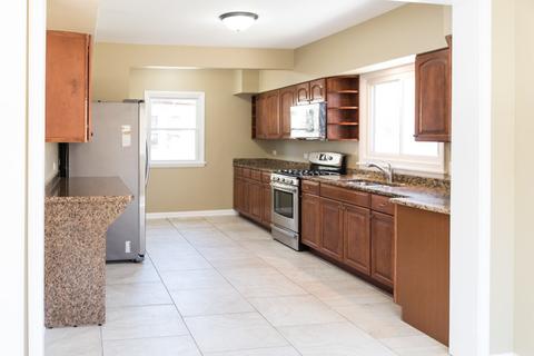 834 S 4th St, Aurora, IL 60505 photo 5