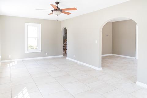 834 S 4th St, Aurora, IL 60505 photo 2