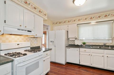 1064 Windsor Dr, Wheaton, IL 60189 photo 4