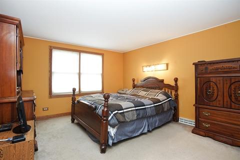 3660 Lexington Dr, Hoffman Estates, IL 60192 photo 14