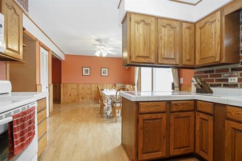 3660 Lexington Dr, Hoffman Estates, IL 60192 photo 5