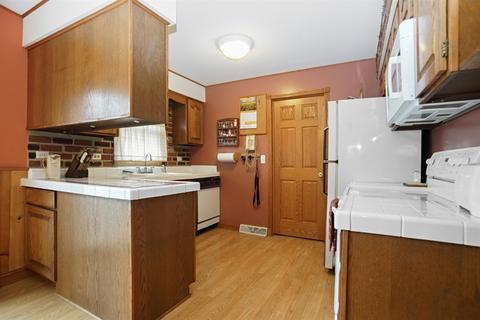 3660 Lexington Dr, Hoffman Estates, IL 60192 photo 6