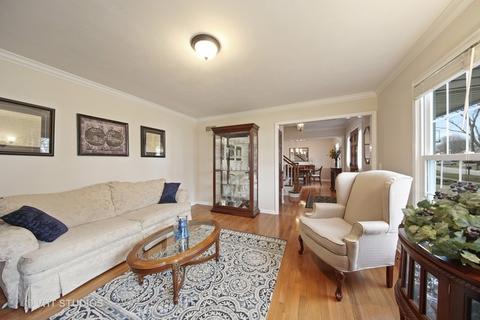 2018 Dorset Dr, Wheaton, IL 60189 photo 4