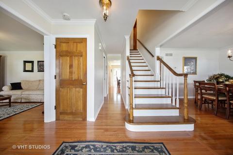 2018 Dorset Dr, Wheaton, IL 60189 photo 2
