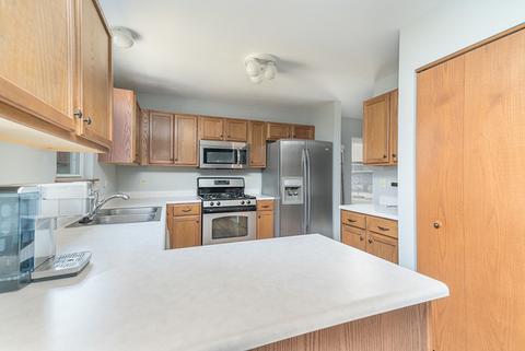 1922 Spring Ridge Dr, Plainfield, IL 60586 photo 2