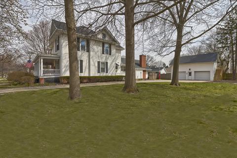 205 E Scott St, Tuscola, IL 61953 photo 3