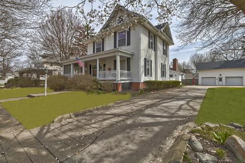 205 E Scott St, Tuscola, IL 61953 photo 2