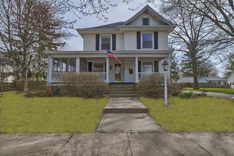 205 E Scott St, Tuscola, IL 61953 photo 1