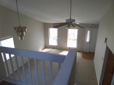 1366 Walden Dr, Elgin, IL 60120 photo 3