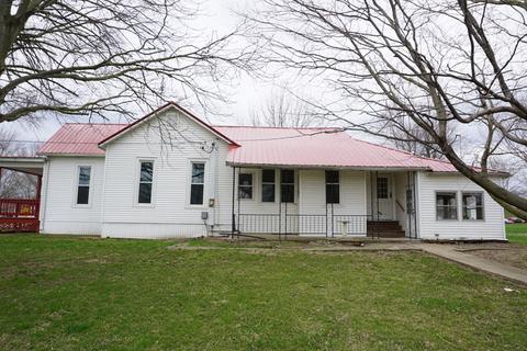 210 E Main St, Camargo, IL 61919 photo 4